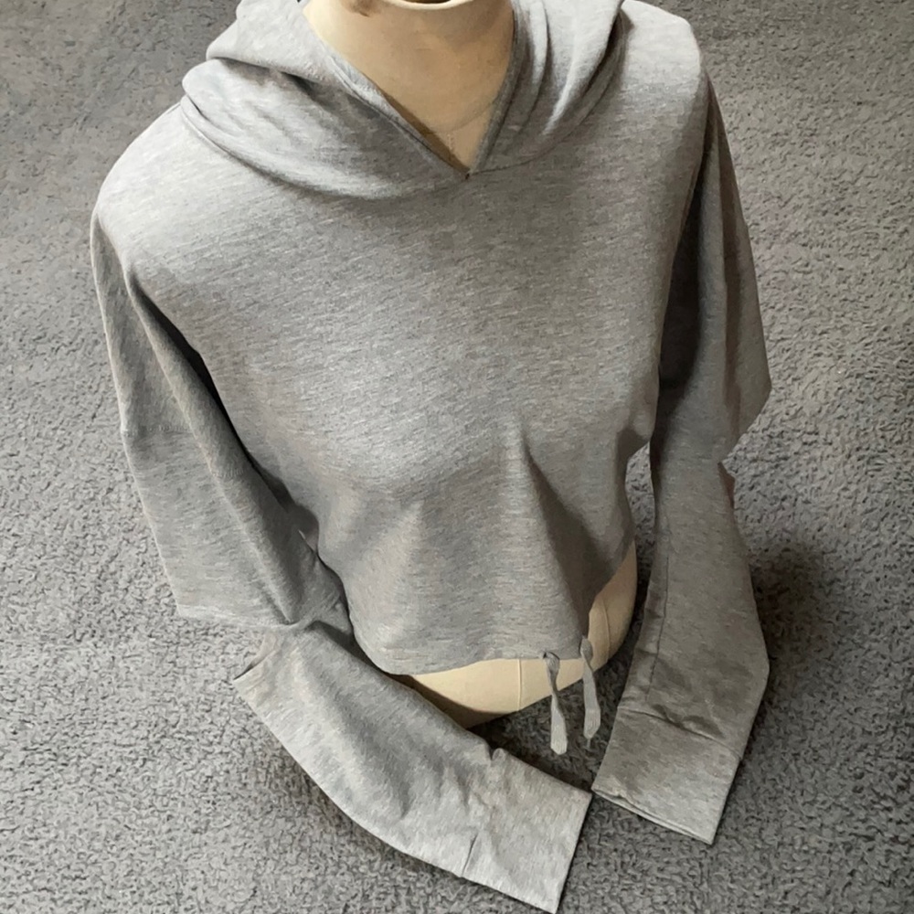 SCORPIO SOL | Cropped Hoodie